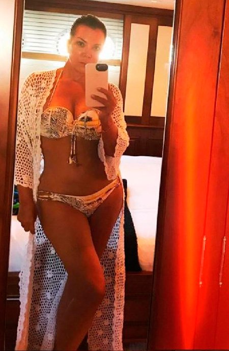 61-year-old Kris Jenner looks gorgeous in bikini